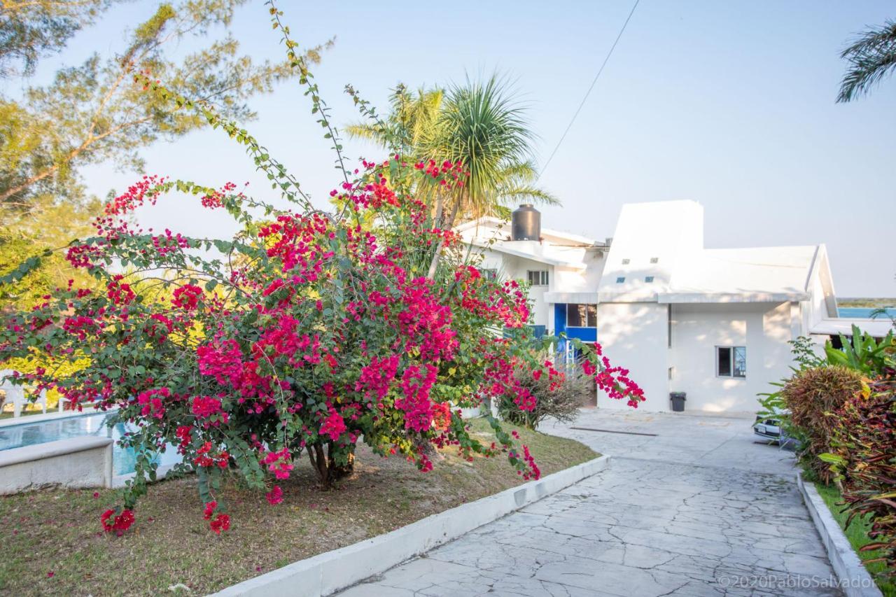 Casa Sol Y Luna Bacalar Bed & Breakfast Exterior photo